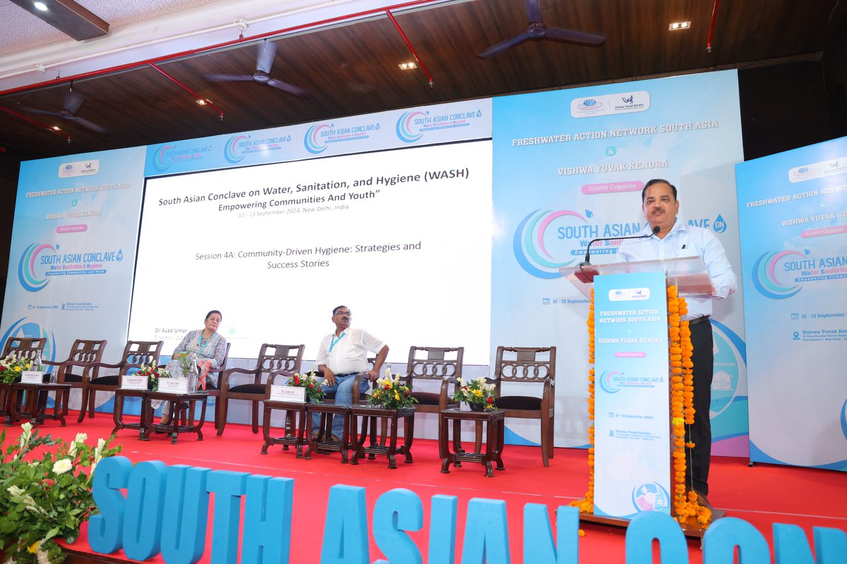VYKIndia's tweet photo. Session 4A focused on "Community-Driven Hygiene: Strategies and Success Stories." The session highlighted various community-driven hygiene initiatives

#WASH #Water #Sanitation #Hygiene #SouthAsia #Conclave #India #FANSA #VYK #NGO #Youth #communitysupport #communityengagement https://t.co/CTZj1s4neg