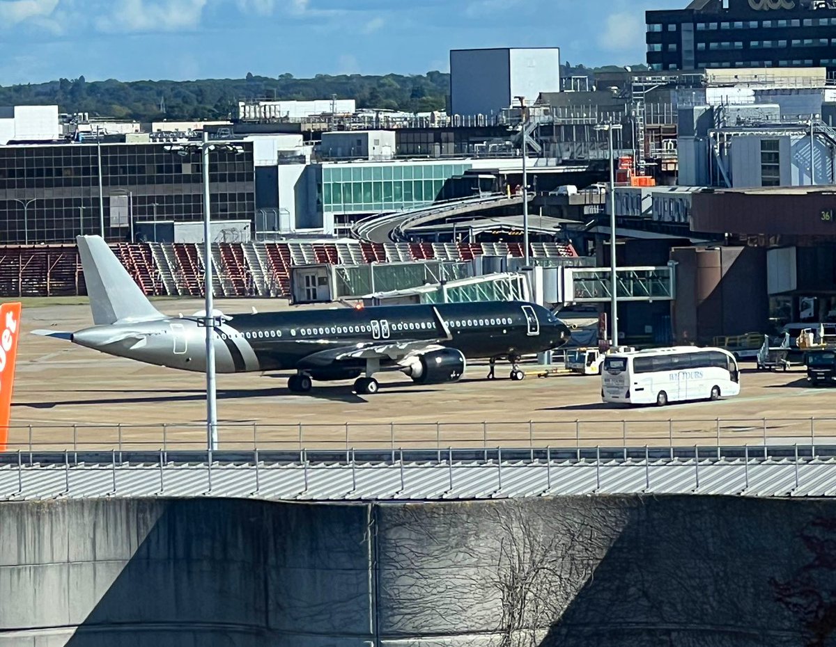 VadeAviones's tweet image. ¿Los nuevos colores de @TitanAirways ? 

Foto de @azafatahipoxica en @Gatwick_Airport #Spotting