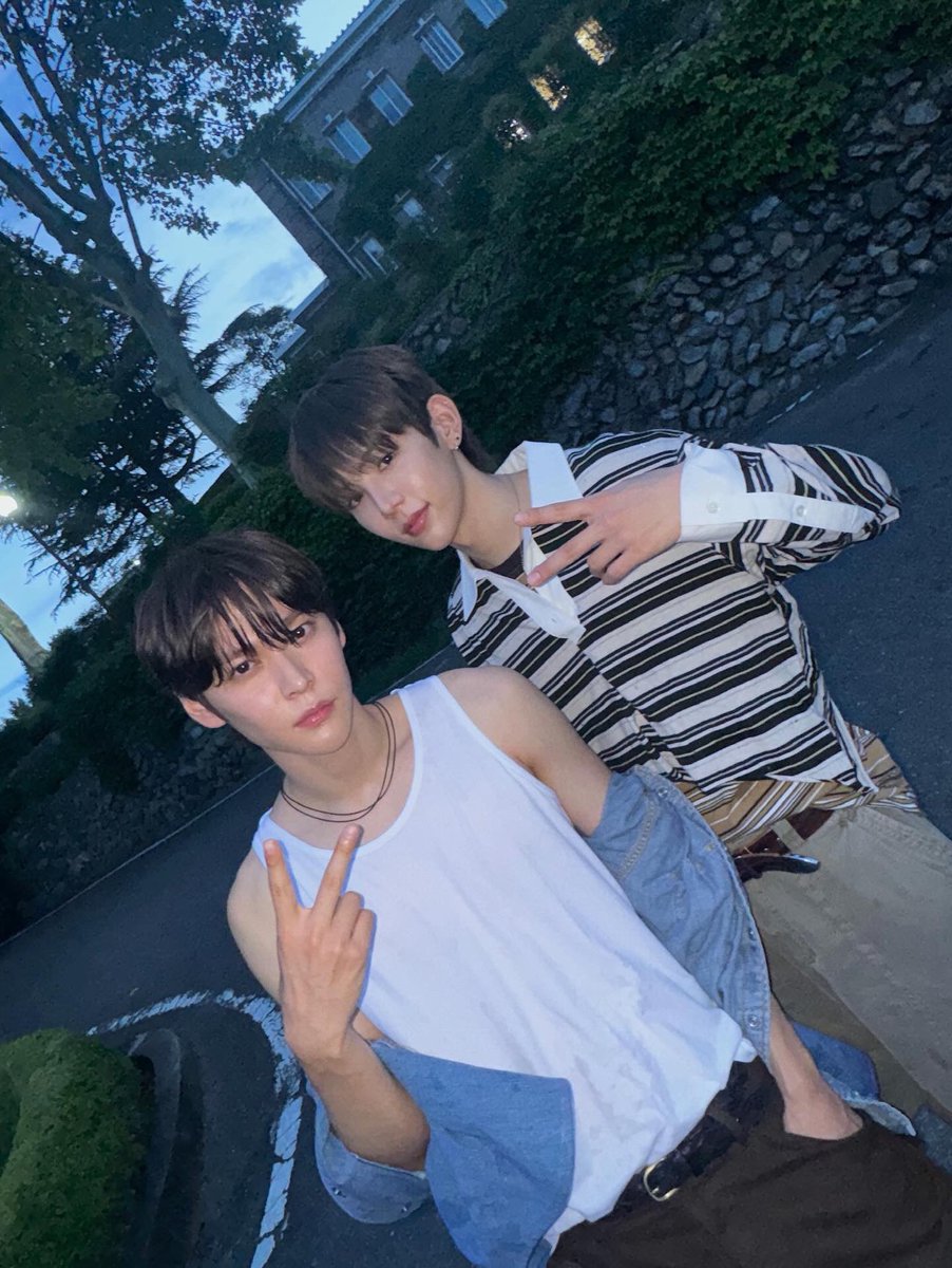 MUMGM_'s tweet photo. 맏형을 오른쪽으로 밀어 잠금해제 하세요 https://t.co/Hpvd8CII3j