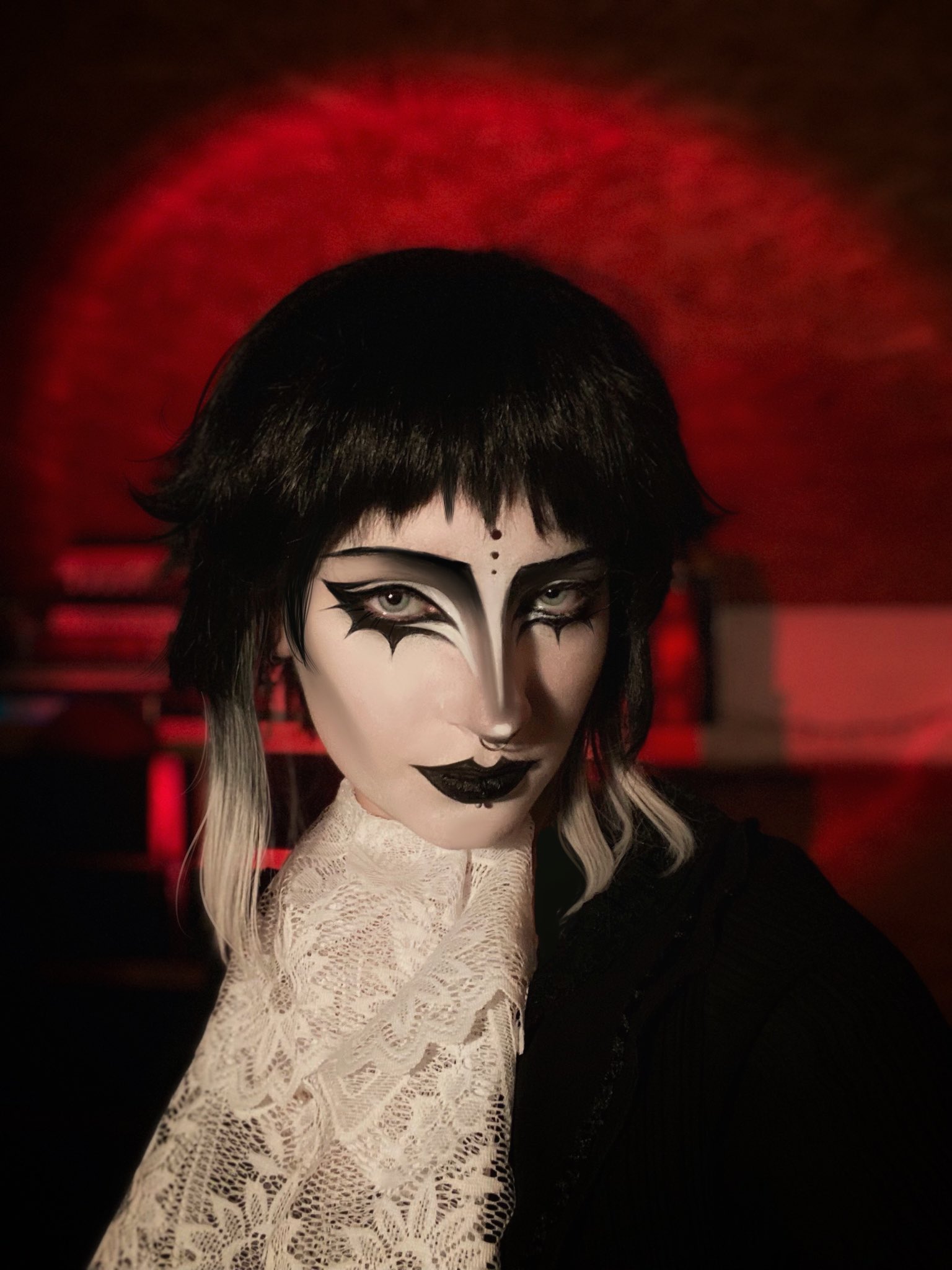 BEE 🎭||comms are open!|| on X: "i got silly and cosplayed aku with trad goth  makeup yesterday RAAHHH #akutagawaryunosuke #bsd #bsdcosplay  https://t.co/3R0cKh1Fv7" / X