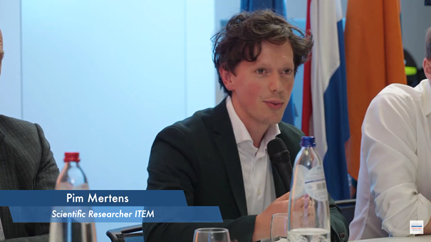 <a href="/ITEM_UM/">ITEM Expertise Centre (Maastricht University)</a> <a href="/ArthVanDijk/">CvdK Arthur van Dijk</a> <a href="/BollenAnouk/">Anouk Bollen</a> <a href="/ProvincieNH/">Noord-Holland</a> <a href="/KH_Lambertz/">Karl-Heinz Lambertz</a> <a href="/ErwinHoogland/">Erwin Hoogland</a> <a href="/ProvOverijssel/">Provincie Overijssel</a> <a href="/beneluxunion/">Benelux Union</a> <a href="/GouverneurOVL/">Gouverneur Carina Van Cauter</a> <a href="/DirkGotink/">Dirk Gotink</a> @RaquelGarciaHer <a href="/NwSocContract/">Nieuw Sociaal Contract</a> <a href="/D66/">D66</a> <a href="/oost_vlaanderen/">Provincie Oost-Vlaanderen</a> #EVENT | Following this, <a href="/ITEM_UM/">ITEM Expertise Centre (Maastricht University)</a> researchers Martin Unfried &amp; Pim Mertens present their study on “Cross-Border Coordination Points”, a proposal by the <a href="/EU_Commission/">European Commission</a>.

Will this new proposal address current issues? What can the EU do to stimulate projects like Schakelpunt?