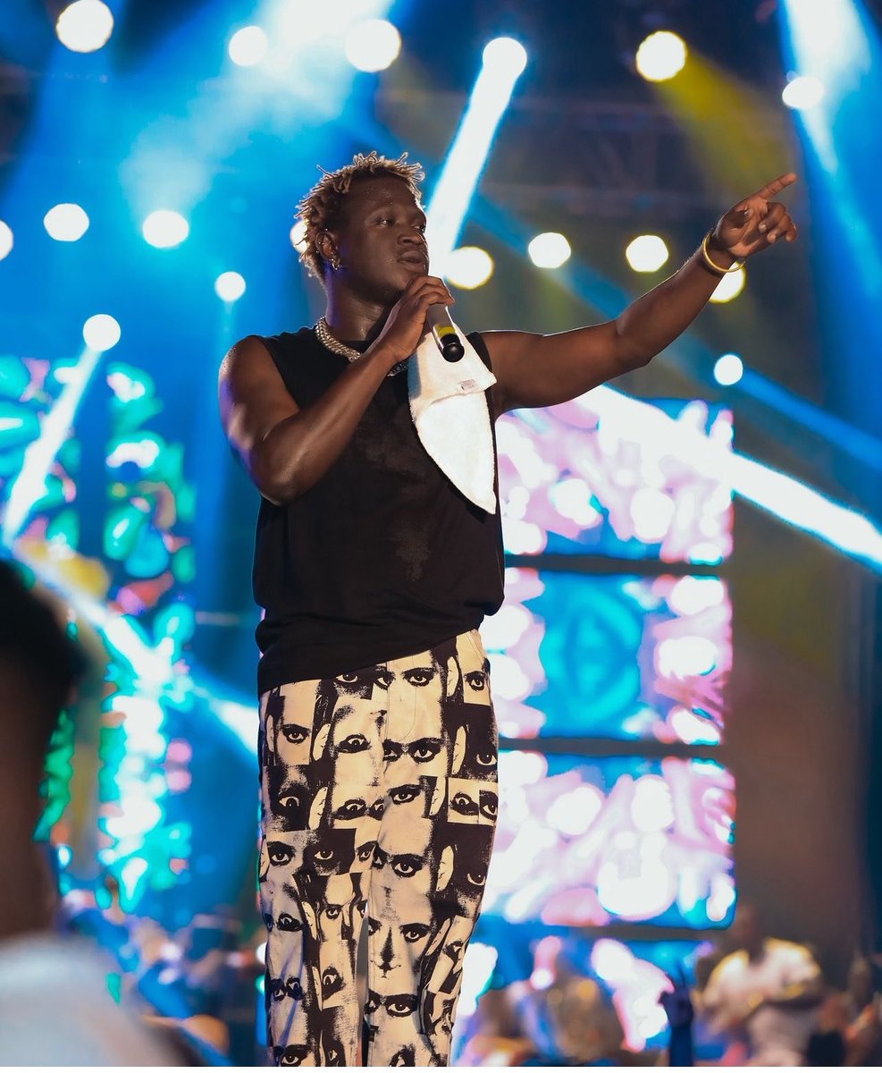notifiermedia's tweet photo. The king of the mic has spoken! 🤴 Gravity Omutujju claims his show was more lit than Mikie Wine's! Who do you think brought the house down? Share your thoughts!
#Notifiermedia https://t.co/t3KglufIMm