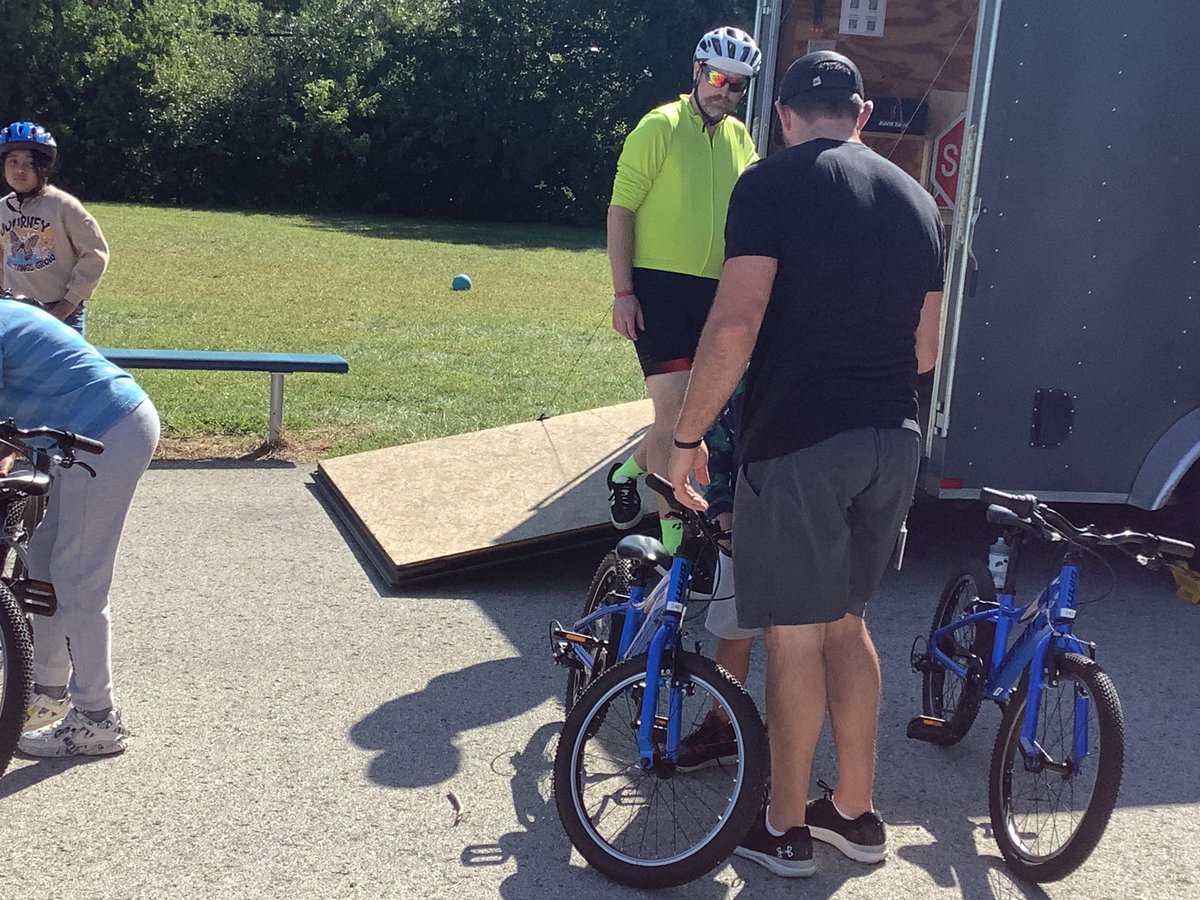 CE_Cougars's tweet photo. @ClintSlyter partnering with @BikeWalkKC to teach bike safety and pedestrian safety to students. https://t.co/fkC1mN5yjv