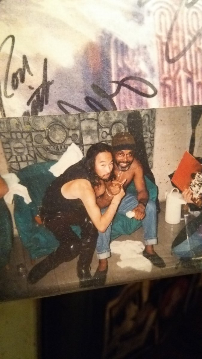 SUNNYDEE8014's tweet photo. ショックが大きすぎる
😭😭😭😭😭😭😭😭
1枚目先代Dr. Cool Masaと
2枚目二代目ISSOとのtwo shot
1994年9月14日
札幌キングムーにて
#rip
#maze
#mazefeatfrankiebeverley
#frankiebeverley
#SOULCOP
#SAPPORO
#SUSUKINO
#CHOCOLATECITY
#drcoolmasa https://t.co/9wP9TV8AV5