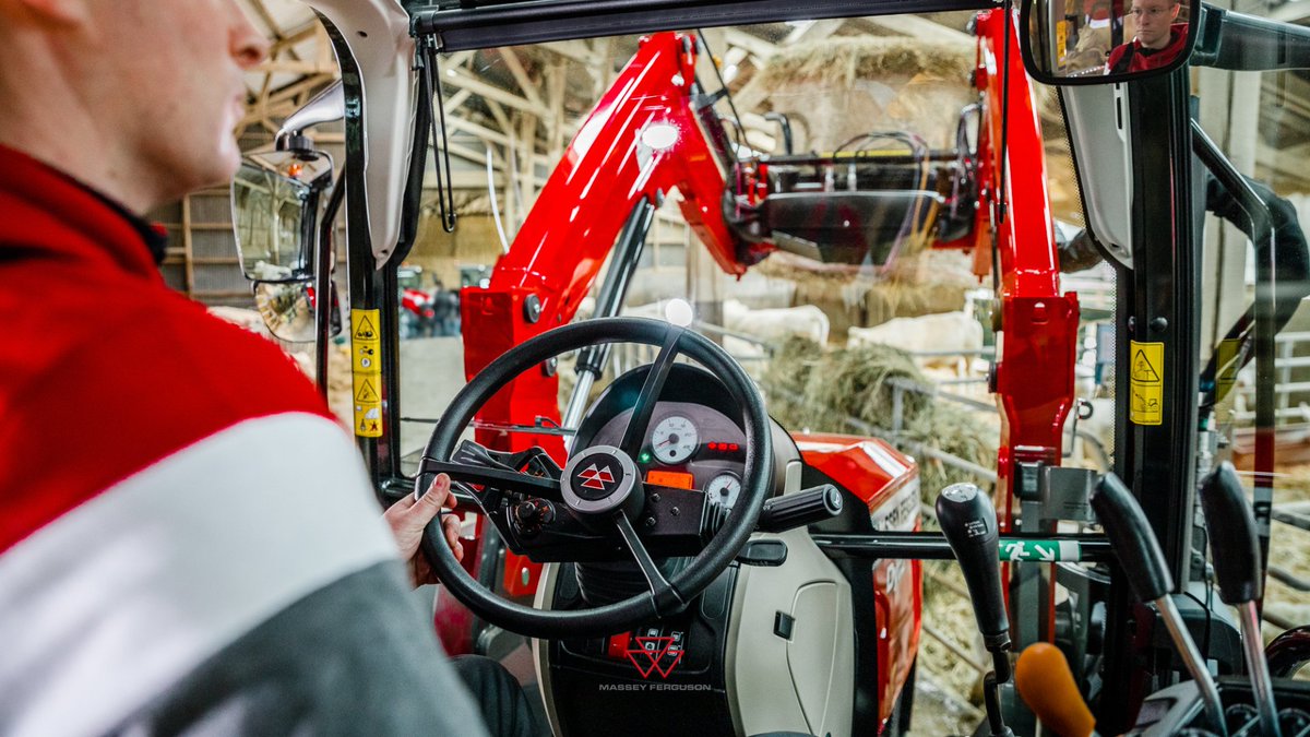 MF_Spain's tweet photo. 👌 El MF 4700 M es el compañero de carga ideal.
Con su sistema hidráulico de alto rendimiento y transmisión Power Shuttle, hace cualquier trabajo más fácil y eficiente.
Únete a la #MFeXperience 🔥
#MFBornToFarm 🌾
➡️ https://t.co/IDqSrAZUoT https://t.co/46luSF2cSW