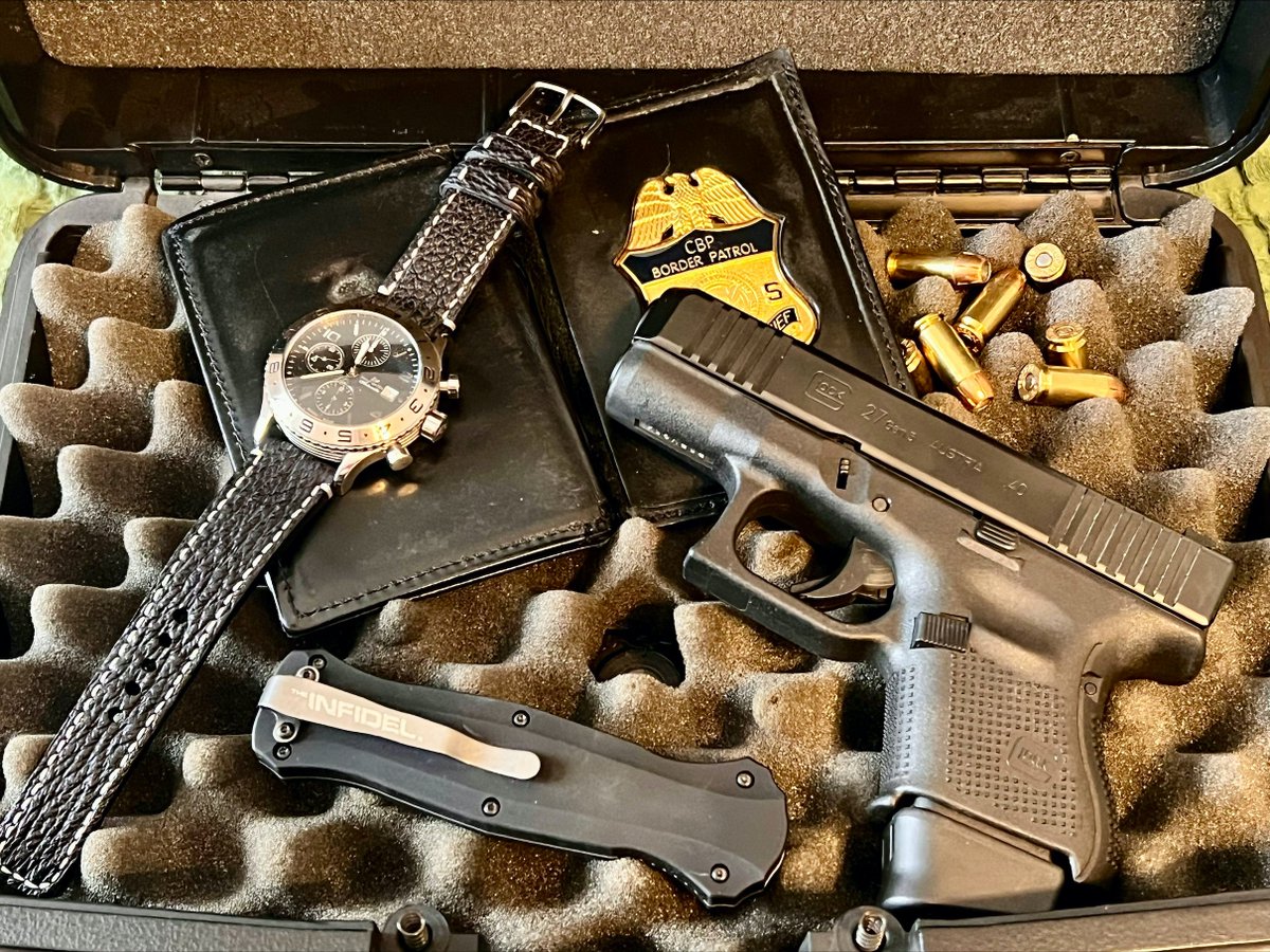 TheStrapSmith's tweet photo. Law Enforcement and First Responders. The Strapsmith will give a 10% refund on the purchase price of a custom watch strap in exchange for a photo.  https://t.co/agYtFBAjK9 and  take a photo like this one and get a 10% refund. Thank you to all Law Enforcement and First Responders https://t.co/DeAxKDWN9X