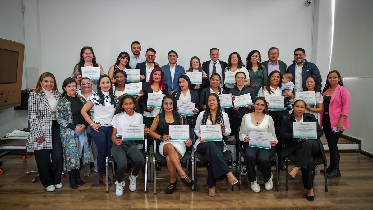 vvbernal's tweet photo. Felicitaciones a las 22 personas que hoy reciben su certificación en el programa de 'Educación e inclusión financiera' de @habitatbogota.

Con este programa llevamos a más familias el conocimiento y las herramientas para que puedan adquirir vivienda en #BogotáMiCiudadMiCasa. https://t.co/y9LS3Ckkpm