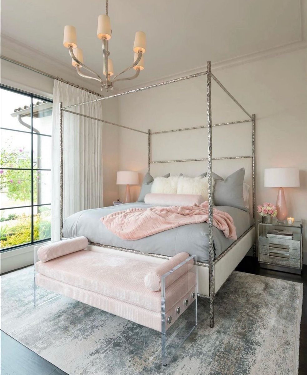 IBBDesign's tweet image. On Wednesday’s we wear pink.💕
Swipe to see some of our favorite pasts designs that incorporate pink.👉🏼
Whether you’re into a bold fuchsia statement or a minimal pop of blush, these designs prove that pink can transform a space.
📸: @piassickphoto 
#interiordesign #pinkhome