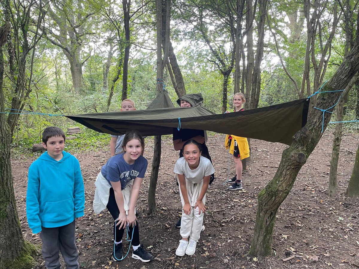 Year 6 out in the woods building dens and learning how to survive in the outdoors 🪵🌳