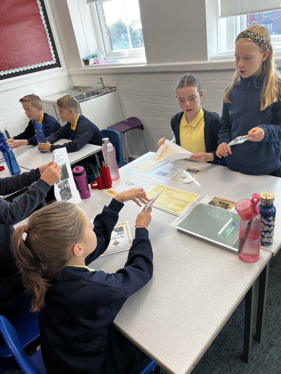 FulwellSchool's tweet image. Class 10 loved delving into the history of Sunderland’s bridges this morning! They learned so many new facts from a range of evidence - I wonder if they can share any at home! #discovery #history #ourlocalarea