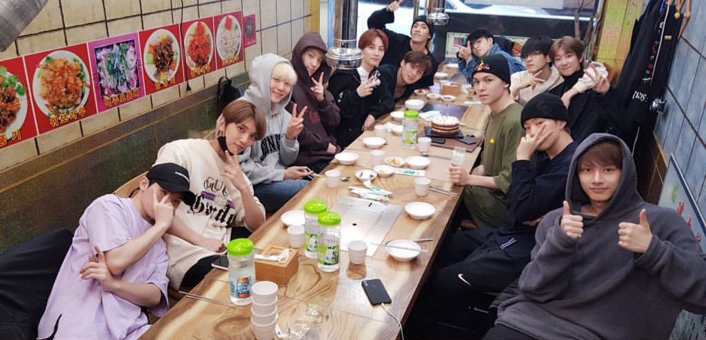 ihaniiu's tweet photo. การคีพเมมเบอร์ให้เหลือจำนวน 13 คนเท่าเดิมตั้งแต่วันแรกที่เดบิวต์จนมาถึงวันนี้มันไม่ง่ายเลยอ่ะ ผ่านมา 9 ปีจะ 10 ปีแล้ว แต่เซบยังคงจำนวนเมมเบอร์เท่าเดิมแล้วก็คนเดิมด้วยอีก คือมันต้องเป็นคนสัมพันธ์ที่ถนอมกันมาขนาดไหนถึงอยู่มาด้วยกันได้นานด้วยจำนวนคนที่มากแบบนี้อ่ะ 😭 https://t.co/Qsdb1YMofP