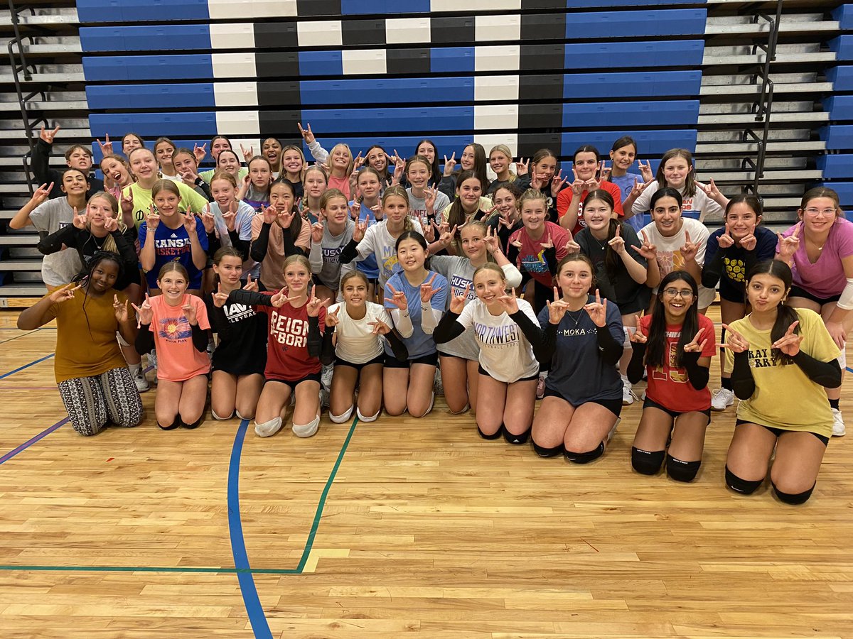 skies_vb's tweet photo. @OMSKnights Volleyball 🏐! thanks for allowing our Varsity squad to come help with practice!!! Your girls matched our energy and then some! We had a blast! https://t.co/ngwVKB9woF