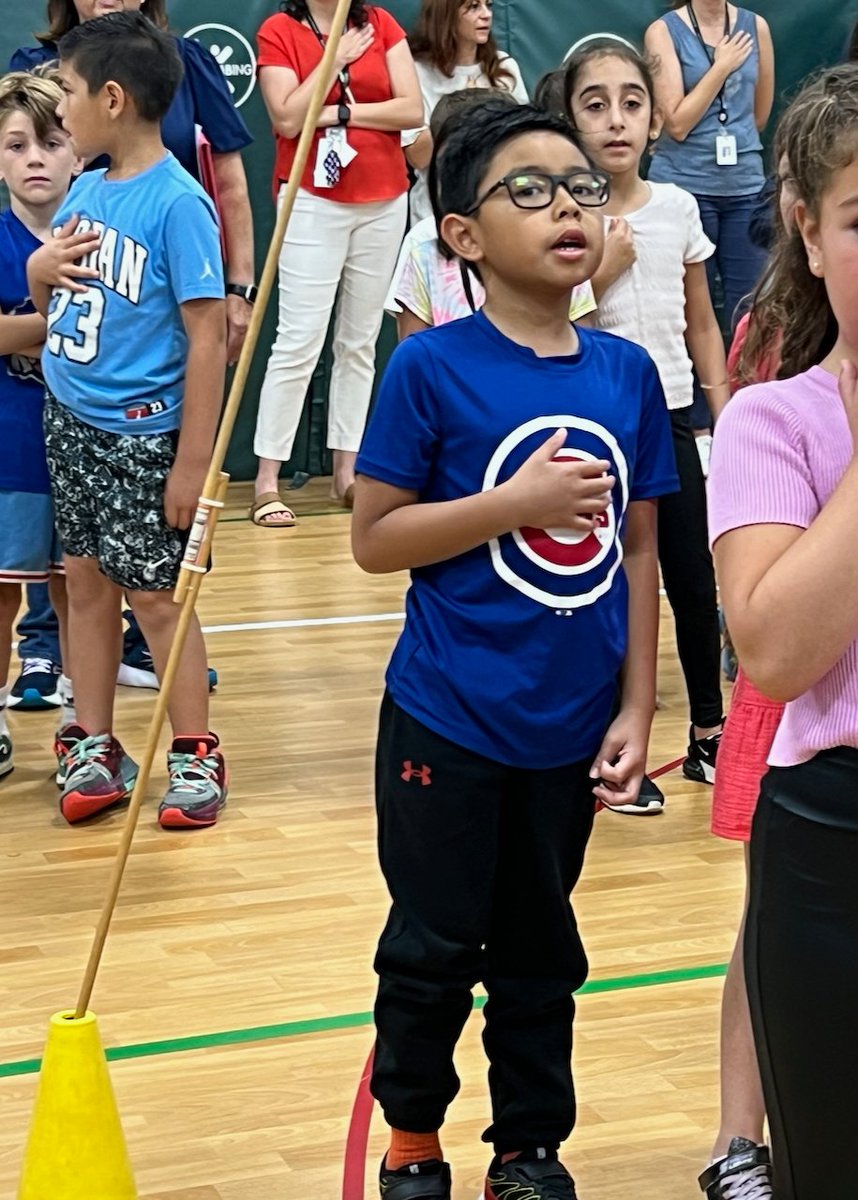 Willowbrook honored members of the @glenviewilpd, @glenviewfire &amp; family members who are service members, veterans &amp; first responders today during the school's annual Patriot Day Flag Raising. 🇺🇸 We are thankful to them &amp; we remember September 11, 2001. #d30learns #neverforget