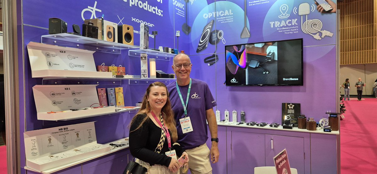 ArcadiaOnLine's tweet photo. Day out at Merchandise World for some of the Arcadia Team. Nice to meet lots of our suppliers, including @PFConcept_UK, @TheSweetPeople, and Desktop Ideas, who even posed for a quick snap :) https://t.co/Mi9XxOZyFn