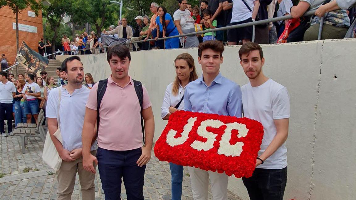 jscbarcelona's tweet photo. ✊Avui, 11 de setembre, hem estat presents a l'Homenatge a Salvador Allende en el 51 aniversari.

🇨🇱Recordem a Allende, president constitucional de Xile que demostrà valentia per a defensar la democràcia i la llibertat del poble. https://t.co/IrhgGQJcpu
