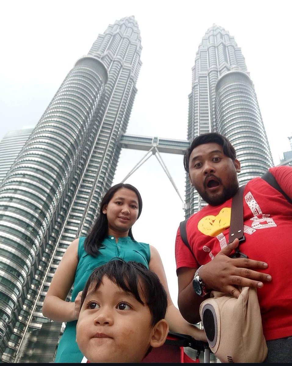 bjorka360's tweet photo. Istrinya cantik, tapi sayang tidak dianggap, malah pakai foto orang lain https://t.co/GWJHzAtkQU