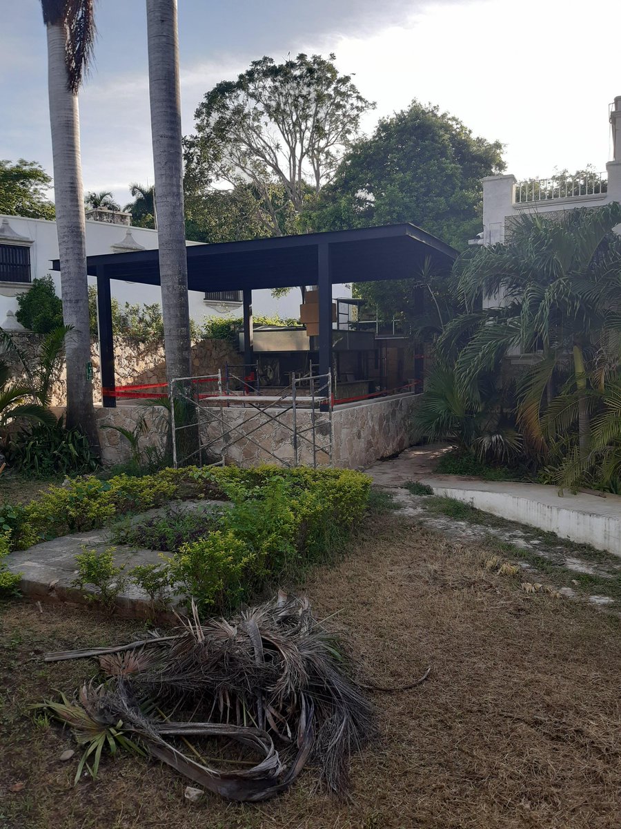 agustnRDLG's tweet photo. Exhortamos @INAHYucatan concluir pronto procedimiento administrativo calle 25 # 394 x 52 Itzimná Gerardo Torres Boutique sancionar propietarios descuidados y arrendatarios que con arrogante desdén y aires de imprescindibles, pretenden burlarse de autoridades @INAHmx @INAHYucatn https://t.co/NlcP87sFI2
