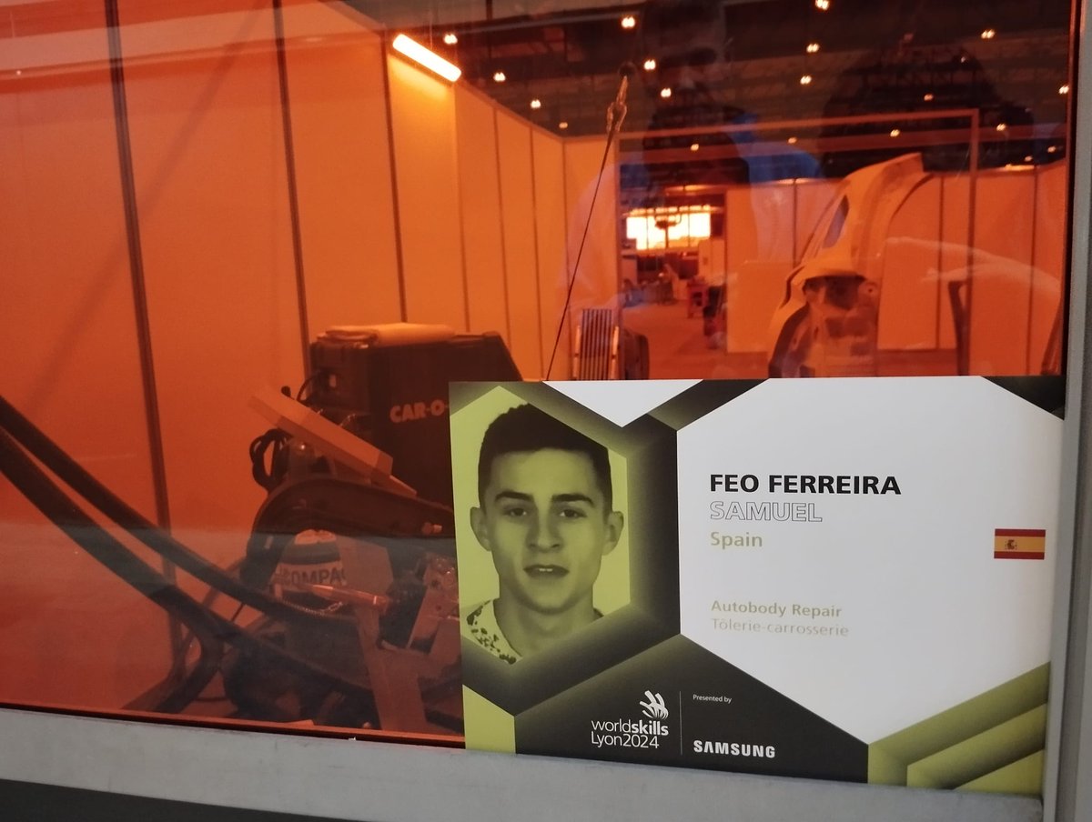 Tras ganar la medalla de oro en las SpainSkills 2024, nuesto alumno Samuel se encuentra estos días en Lyon (Francia) compitiendo en las WorldSkills. ¡Samuel, toda la comunidad educativa del #iesrioduero_zamora te apoya y te desea todo lo mejor en este nuevo reto!