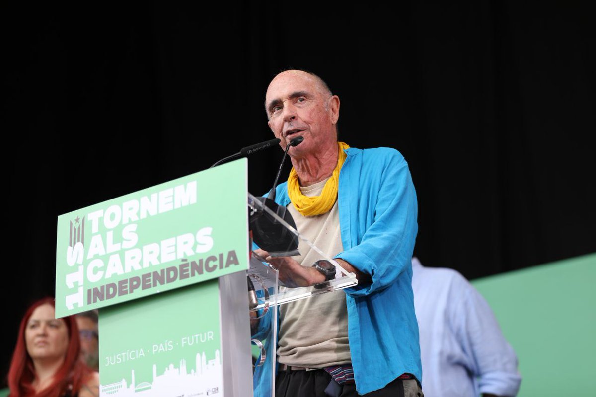 ⬛️⬜️ Les 7 entitats convocants llegeixen el manifest d’aquesta Diada unitària i multitudinària.

👉Podeu trobar el manifest a diada.assemblea.cat/manifest/