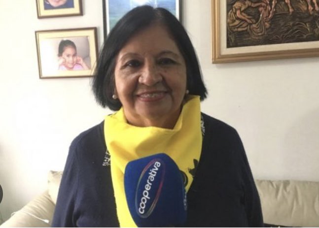 LuisMesina1's tweet photo. Se acuerdan de la Profesora Ma. Angelica Ojeda de Antofagasta, que solicitó el retiro de sus fondos de las AFP para pagar su deuda previsional? 
La Corte de Apelaciones la acogió favorablemente, quien la RECHAZÓ fue la Ministra Vivanco de la suprema.
Cuántos chilenos y chilenas han sido víctimas de estos personajes corruptos? y cuánto dinero han puesto las AFP para corromper? 
#NOmasAFP
