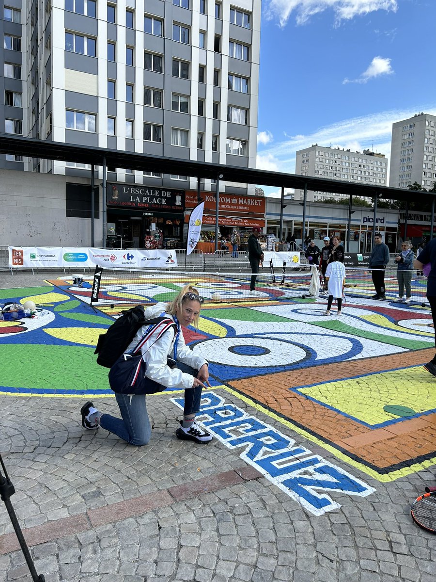 MelGones's tweet photo. Fier de mon @Paris19e 🫶 Inauguration du playground de la place des fêtes, avec @YannickNoahNews ! Animations urban tennis et tennis fauteuil @FeteleMur ! Le sport et la culture quelle beau mélange avec les œuvres magique de notre cher @dacruzgraffiti 🔥💐 @Sports_gouv https://t.co/ChTaoP1qub
