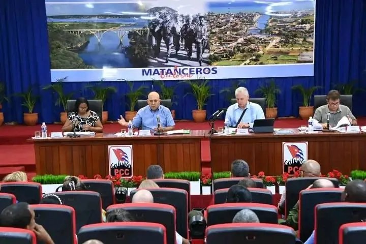 Participamos junto <a href="/DiazCanelB/">Miguel Díaz-Canel Bermúdez</a> y <a href="/DrRobertoMOjeda/">Dr. Roberto Morales Ojeda</a> en Pleno Extraordinario del PCC #Matanzas para evaluar la implementación de las proyecciones de Gobierno para corregir distorsiones y reimpulsar la economía .<a href="/mariofsabines/">Mario Sabines Lorenzo</a> <a href="/CaridadPoey/">Marieta Poey Caridad</a> <a href="/GonzalesImbert/">Antonio Víctor Gonzáles Imbert</a> <a href="/FuentesYaneisy/">Yaneisy Fuentes</a> <a href="/ElbaSague/">Elba Sague</a>