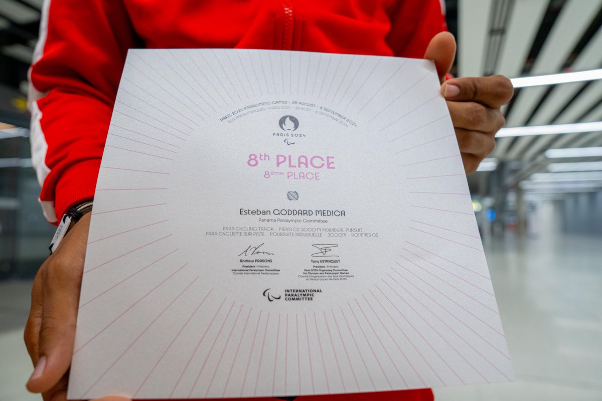 El paraciclista Esteban Goddard, hizo su debut en París alcanzando la octava posición en los 3,000 metros de persecución individual en la categoría C2, llevándose su primer diploma paralímpico.