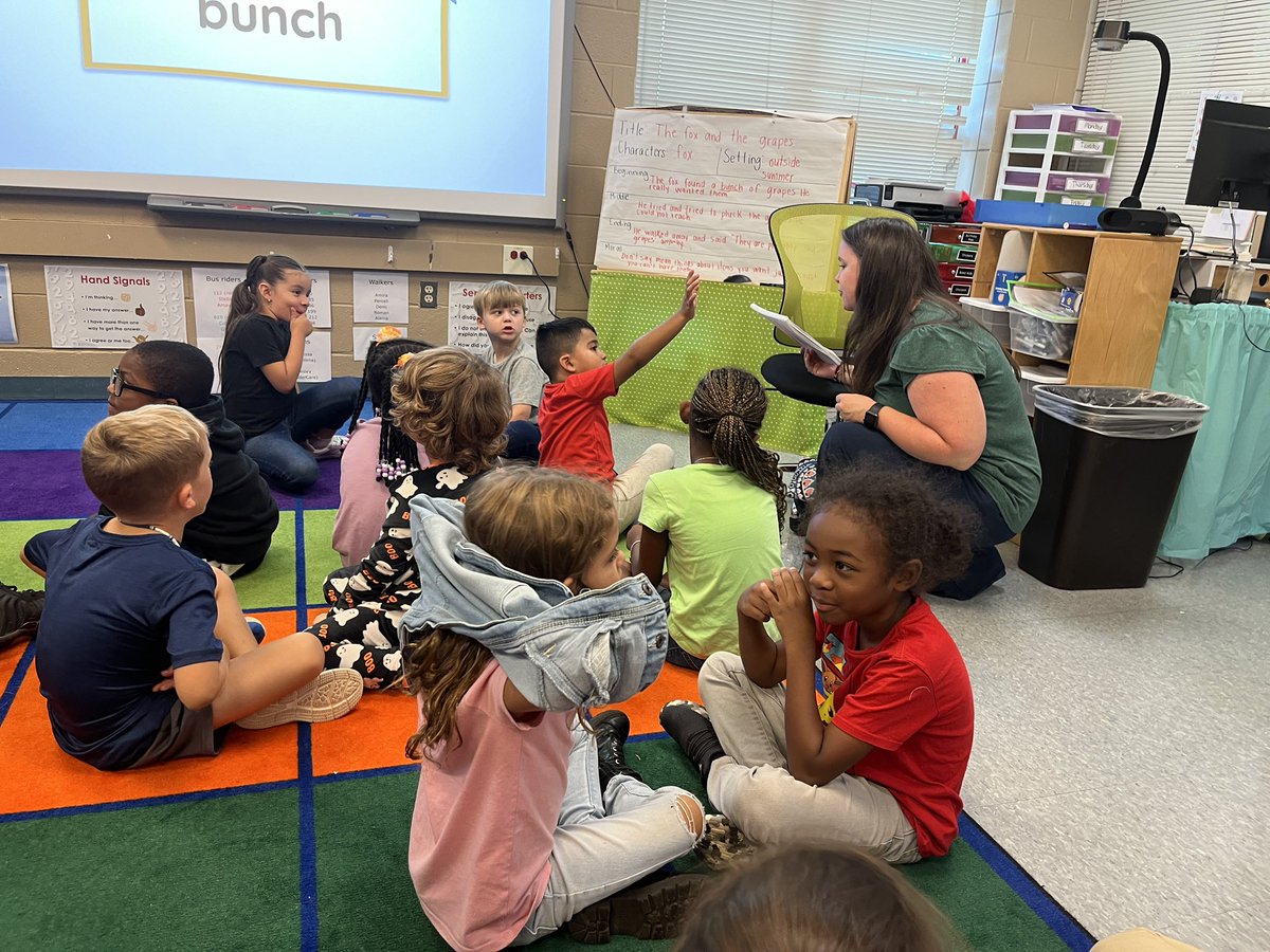 SolleyAACPS's tweet photo. Our #aacpsawesome first grade students in Mrs. Haney’s class are sharing ideas of how to use the word, ‘bunch’ in a sentence. Then they went on an I spy hunt to find a ‘bunch’ of something in their classroom. #wordwork #BelongGrowSucceed https://t.co/RjL7Oo4gq5