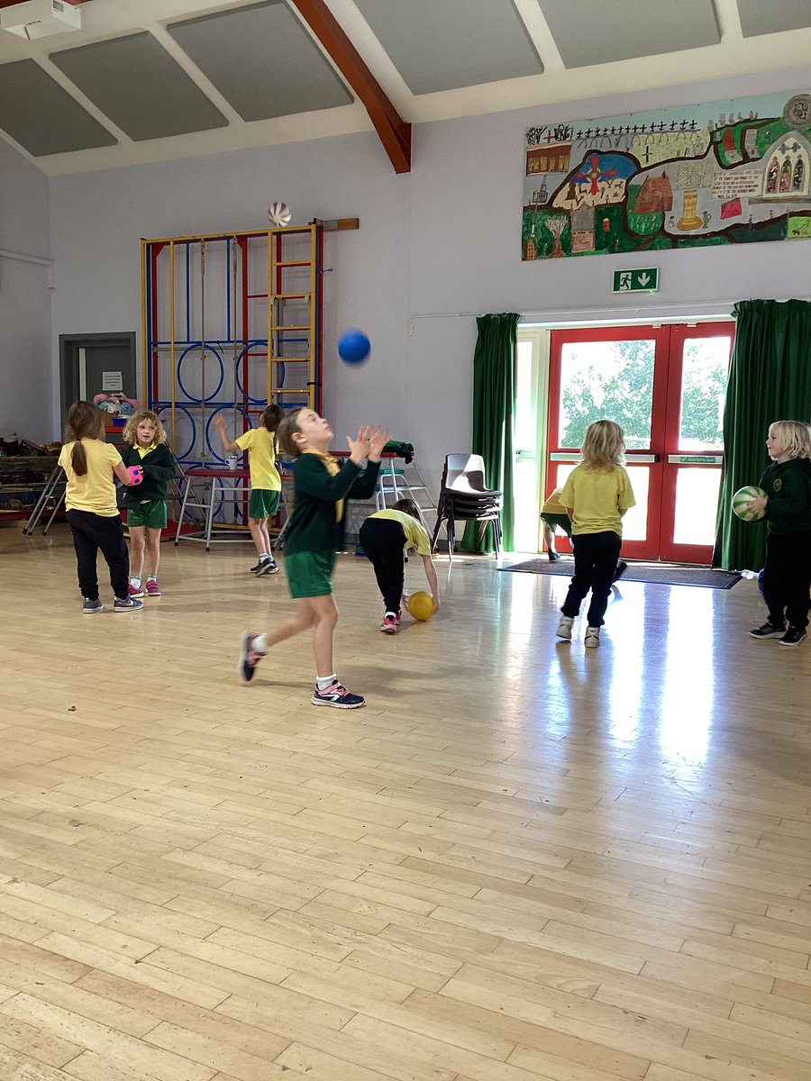 antrobus_st's tweet image. A busy afternoon throwing and catching in PE #class2 #gettingactive #PE