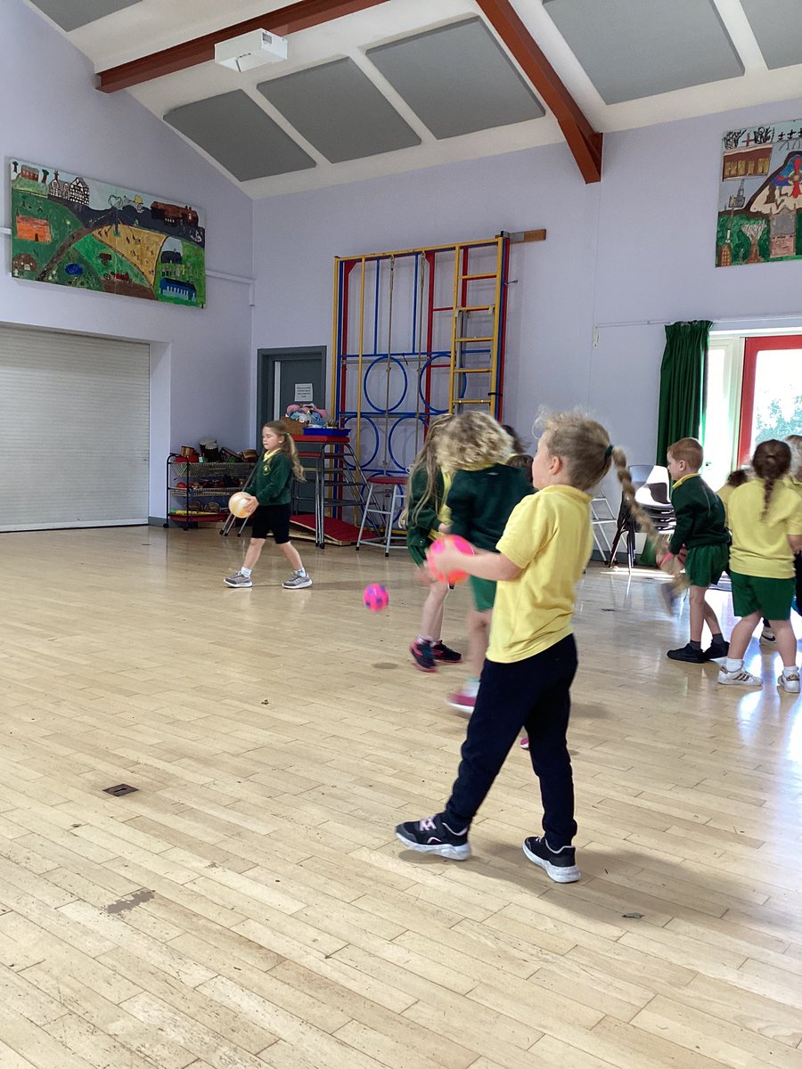 antrobus_st's tweet image. A busy afternoon throwing and catching in PE #class2 #gettingactive #PE