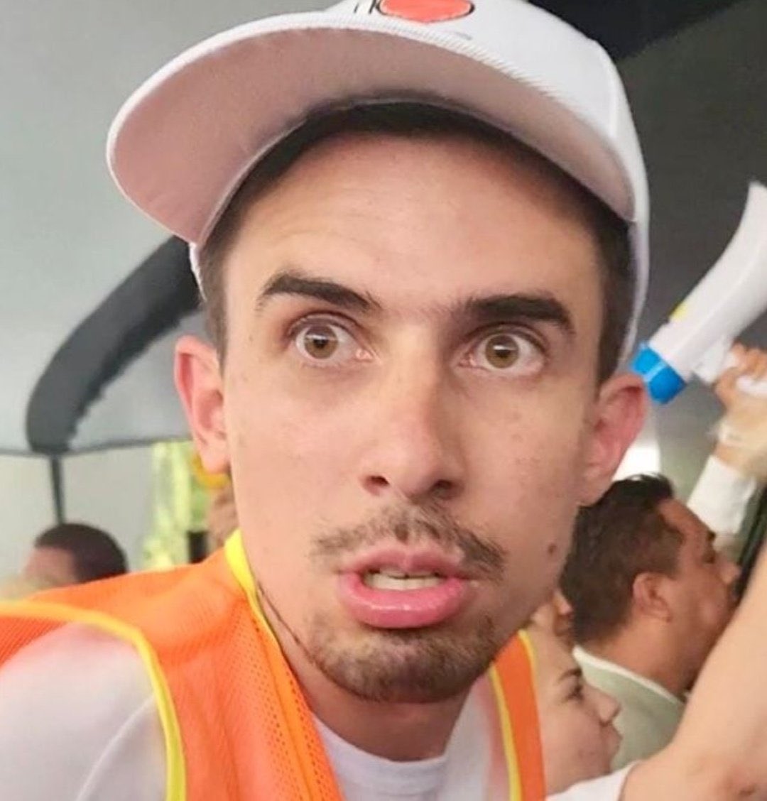 DifCorrupcion's tweet image. Es mi placer mostrarles cómo este prófugo del ácido fólico y seguidor de Norma Piña se intoxicó solito con químicos para hacerse la víctima…🤣🤣🤣 el Lion que se cayó solo el pendejo 🤣👇🏻👇🏻👇🏻
#ReformaAlPoderJudicialSigue 
#reformaalpoderjudicialva