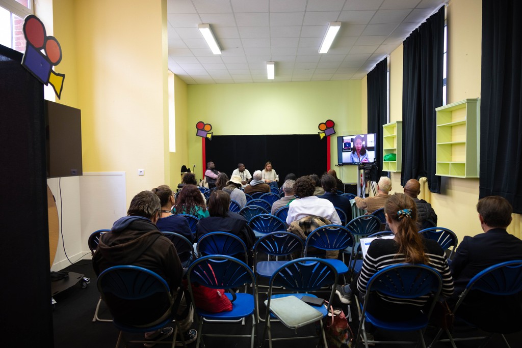 offcourts's tweet image. Retour sur les derniers jours !
Concert de bed, des tables rondes, une soirée Kino Kabaret et les kinoites en action !
Toute la programmation ici : off-courts.com/wp-content/upl…