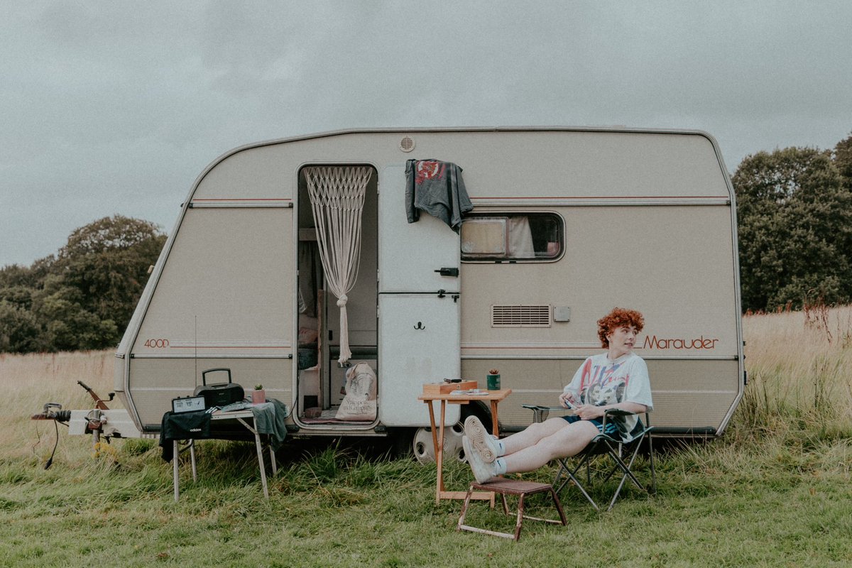 So buzzing to tell you that ‘Caravan’ is getting it’s first ever spin on <a href="/FionnualaMoran/">Fionnuala Moran</a>’s <a href="/RTE2fm/">RTÉ 2FM</a> show tonight!

Tune in from 7PM. 🫶
