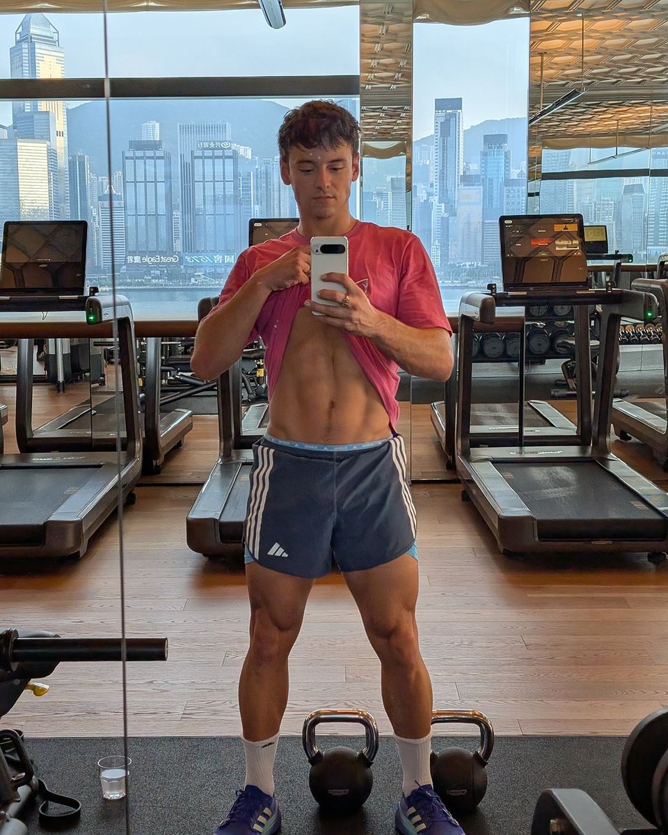 celebsbyseb's tweet photo. ᴛᴏᴍ https://t.co/CdAiPkeOXG