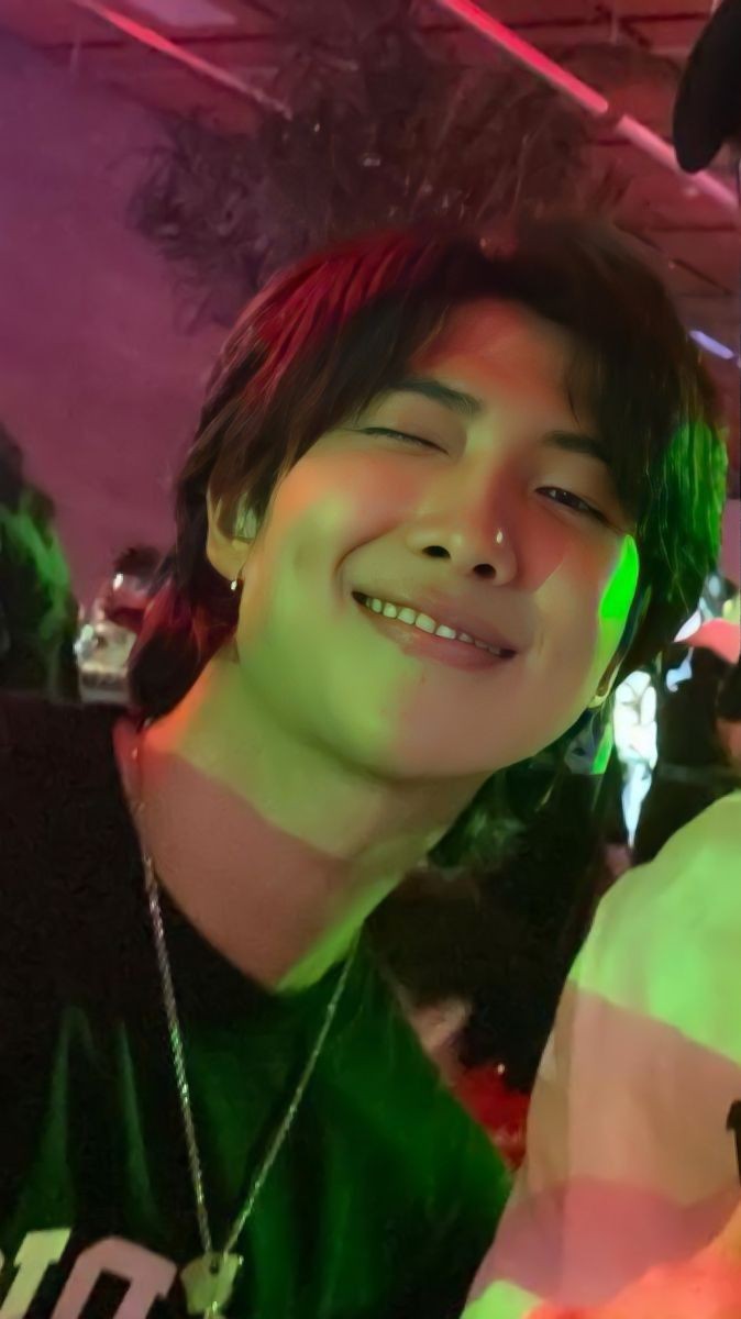 HAPPY BIRTHDAY NAMJOON
#30YearsOfJooniverse
#OurVoiceOurShoulderRM
#OurRightPlaceRM