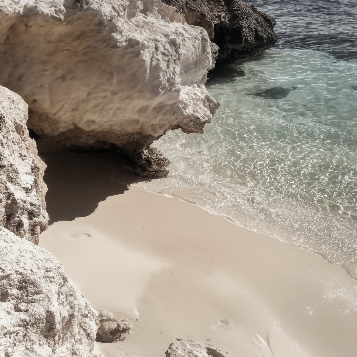 Della cultura Boho amo il rapporto con la natura come il potere dell’ acqua come come custode dei segreti e dei misteri dell’universo con le sue profondità insondabili e le acque cristalline simbolo di luce, conoscenza e illuminazione. Celeste Pisenti