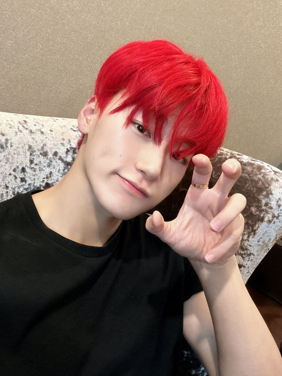 buen día, preciosos. 
mitad de semana y les vengo a presumir que hoy me fui temprano al salón para cerrar ciclos como dice la chaviza, porque un cambio de imagen no le va mal a nadie, les deseo un día maravilloso, las lluvias continúan así que cuídense y manténganse saludables.