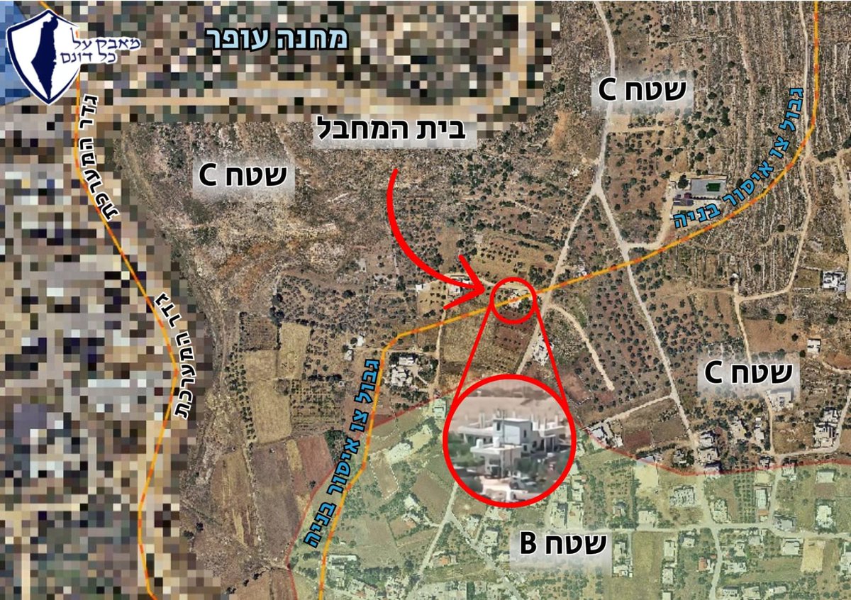 חשיפת פורום מאבק על כל דונם: ביתו של המחבל מהפיגוע בבנימין - מבנה לא חוקי שהוקם בסמוך לגדר המערכת

הפקרות כפולה: האיל דיפאללה, המחבל שביצע את פיגוע הדריסה הקטלני הבוקר (רביעי) בצומת גבעת אסף בבנימין בו נהרג לוחם צה"ל, התגורר בבית לא חוקי בכפר ראפאת הסמוך לקלנדיה.

הבית נבנה באופן