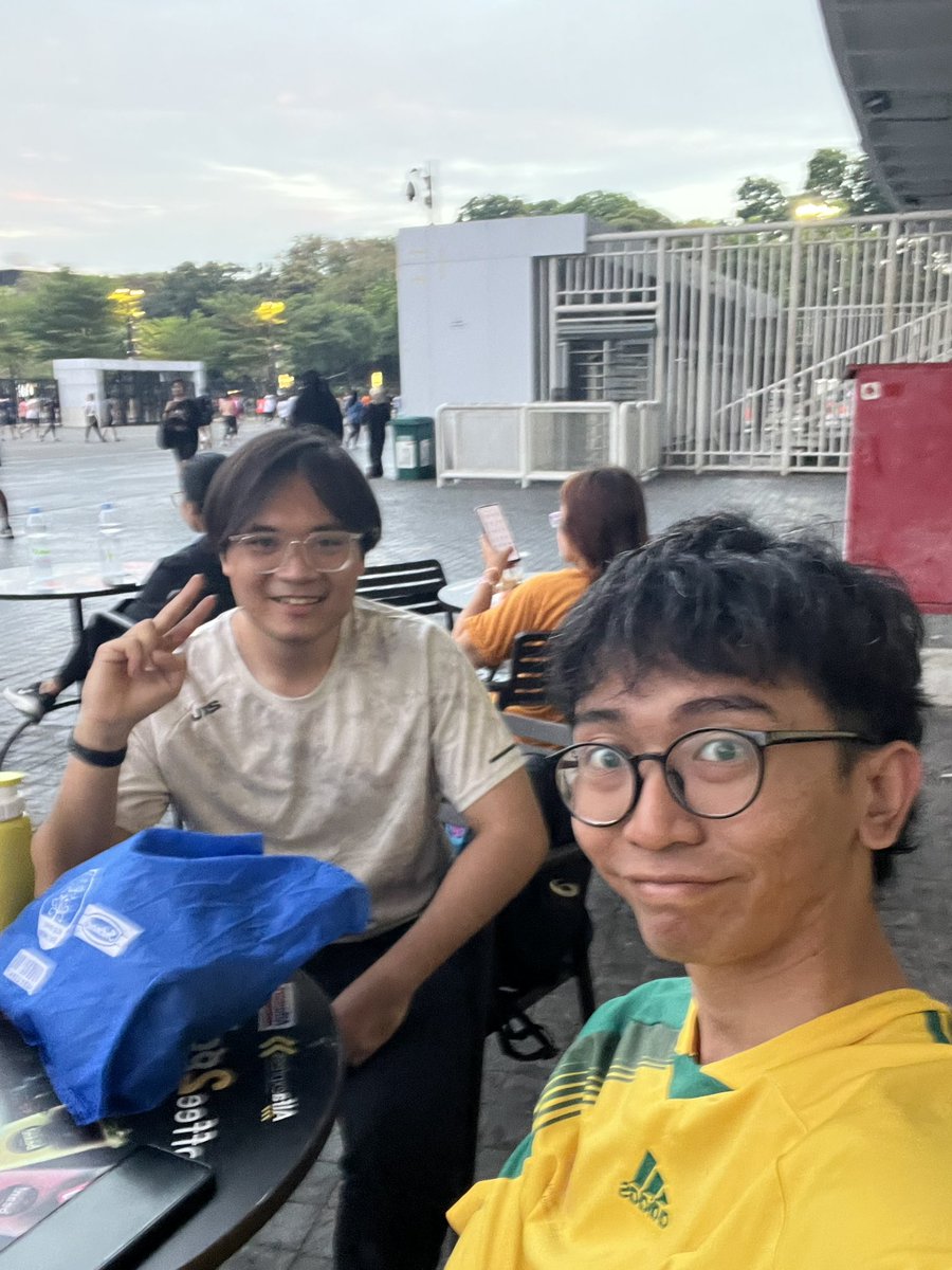 an666ana's tweet photo. Telat posting karena langsung reuni akbar #RabuRun @an666ana @gyrowayne @chagurax @hiorayo @musang_cegil @qronairuuu https://t.co/cH4QKTsAm8