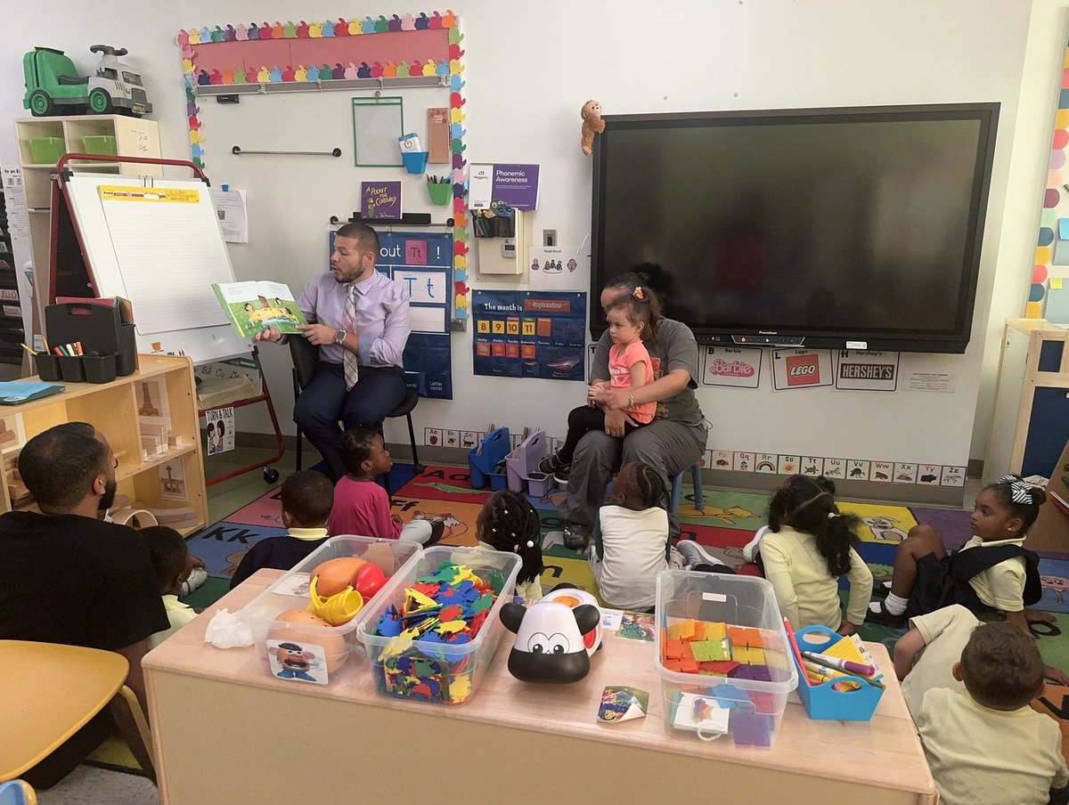 mrrosignano's tweet photo. The best way to get to know my new babies, is to go into to the classroom and read a book. Ever month we get together as a school community and have our monthly read aloud. #earlychildhood #prekexpansion #nycdoe @GoldPreKD9 https://t.co/D57UAzsnx8