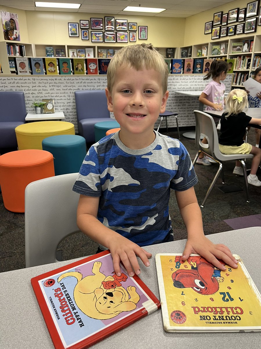 Readers and pixel art! 📚🐻#itsworthit #proudtobeabear