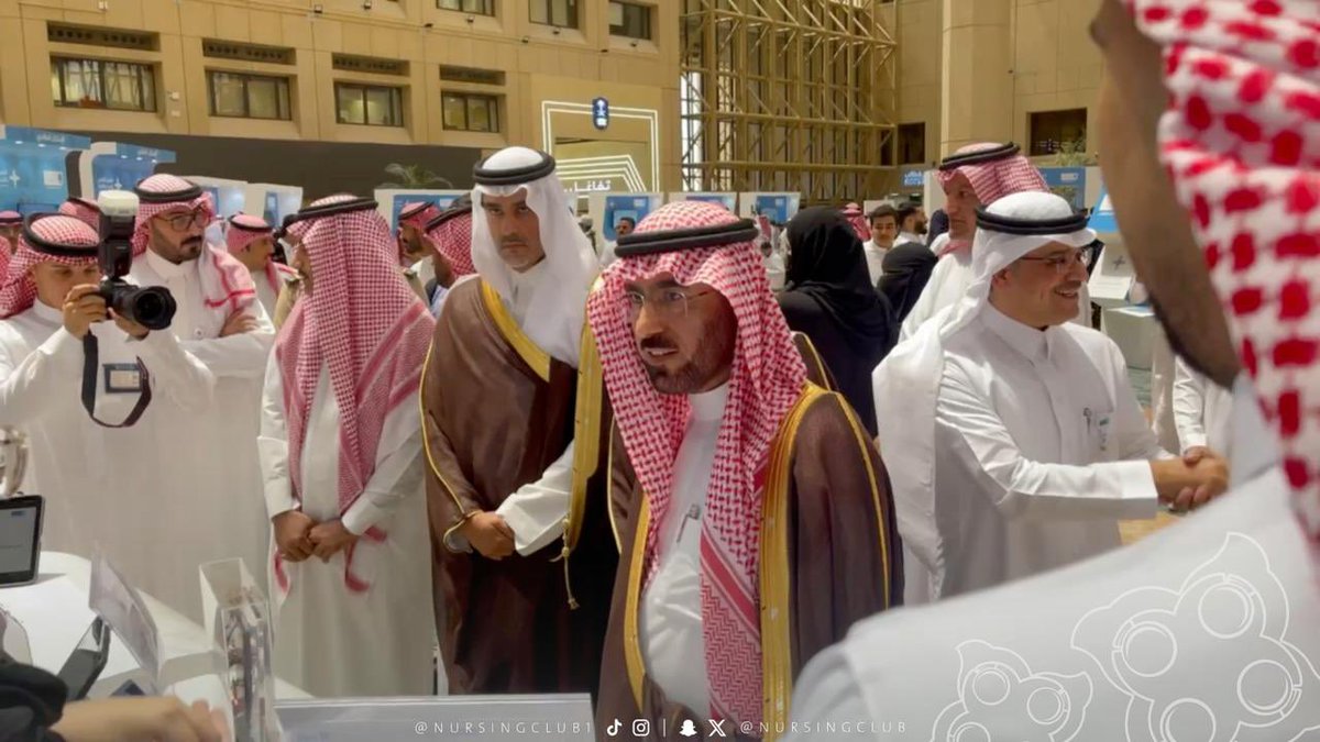 NursingClub's tweet photo. برعاية وحضور سعادة رئيس #جامعة_الملك_سعود المكلف
شارك #نادي_التمريض في المعرض التعريفي بالخدمات الطلابية تحت تنظيم عمادة شؤون الطلاب 
حيّث أستعرض النادي جهوده المبذولة التي تهدف لخدمة الطلاب .. https://t.co/2Iyl7owOa3
