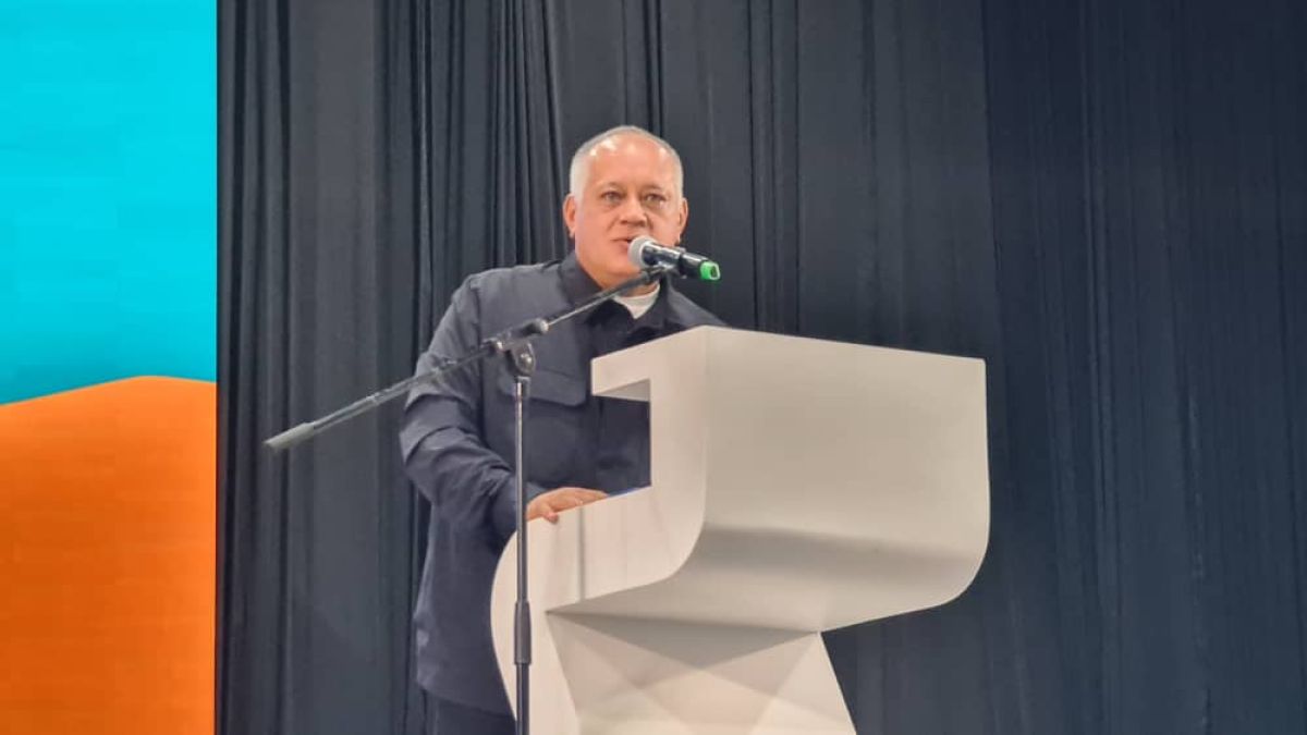 Psuv Miranda (@psuvmirandave) on Twitter photo Congreso Mundial Contra el Fascismo
Diosdado Cabello destacó el alto contenido antifascista de la Constitución de la República Bolivariana de Venezuela. "Basta con leer su preámbulo". "Por eso (en 2002 la derecha) fueron contra la Constitución y querían derogarla.
<a href="/dcabellor/">Diosdado Cabello R</a> Congreso Mundial Contra el Fascismo
Diosdado Cabello destacó el alto contenido antifascista de la Constitución de la República Bolivariana de Venezuela. "Basta con leer su preámbulo". "Por eso (en 2002 la derecha) fueron contra la Constitución y querían derogarla.
<a href="/dcabellor/">Diosdado Cabello R</a>