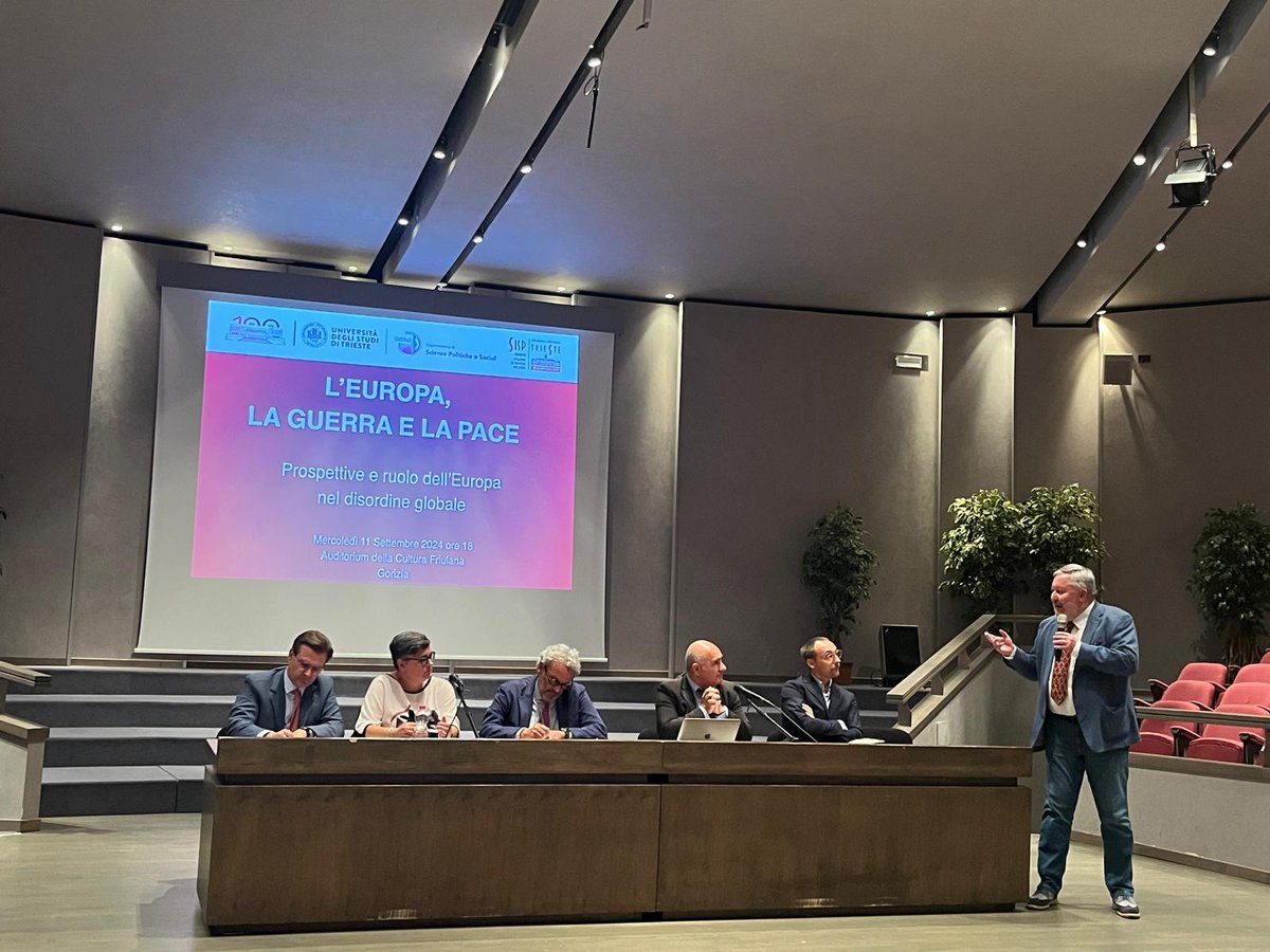 Società Italiana di Scienza Politica (@sisp__) on Twitter photo #SISP2024 Inizia la pre-conference <a href="/UniTrieste/">Università di Trieste</a> !
L’Europa, la Guerra e la Pace. Prospettive e ruolo dell'Europa nel disordine globale
Ne discutono:
Matteo Legrenzi
Irene Panozzo
Vittorio Emanuele Parsi
Giuseppe Ieraci
Federico Donelli.
👉 u.garr.it/Kvbsn #SISP2024 Inizia la pre-conference <a href="/UniTrieste/">Università di Trieste</a> !
L’Europa, la Guerra e la Pace. Prospettive e ruolo dell'Europa nel disordine globale
Ne discutono:
Matteo Legrenzi
Irene Panozzo
Vittorio Emanuele Parsi
Giuseppe Ieraci
Federico Donelli.
👉 u.garr.it/Kvbsn