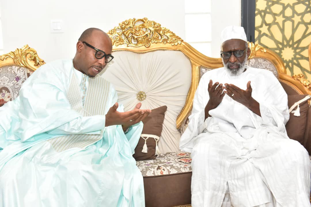 Ce jour, accompagné d'une forte délégation, j'ai eu le plaisir de rendre visite à mon père et ami, Thierno Madani Tall, Khalife de la famille Omarienne, à la Médina pour lui présenter nos vœux à la veille de la célébration du Gamou. Ce fut un moment riche en échanges.