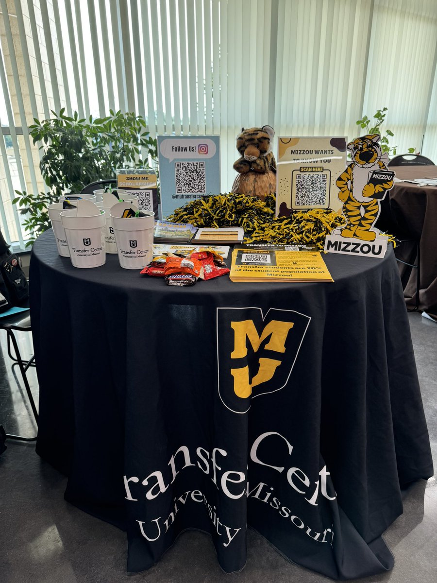 MUTransferCTR's tweet photo. Travel season has begun! Our transfer admission coordinators are visiting with aspiring tigers at MACC’s Fall Fling and Johnson County Community College’s Cav Craze! #mutransfercenter #mizzou https://t.co/DF8m7ErDeZ