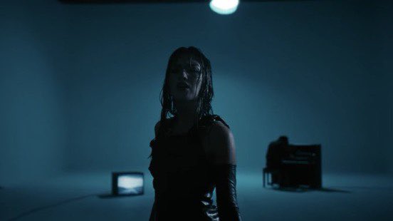 dorianecrp's tweet image. La santé mentale, le body positive  , et l’absence d’un parent qui se tiennent la main pour devenir les hit qu’ils pensent être