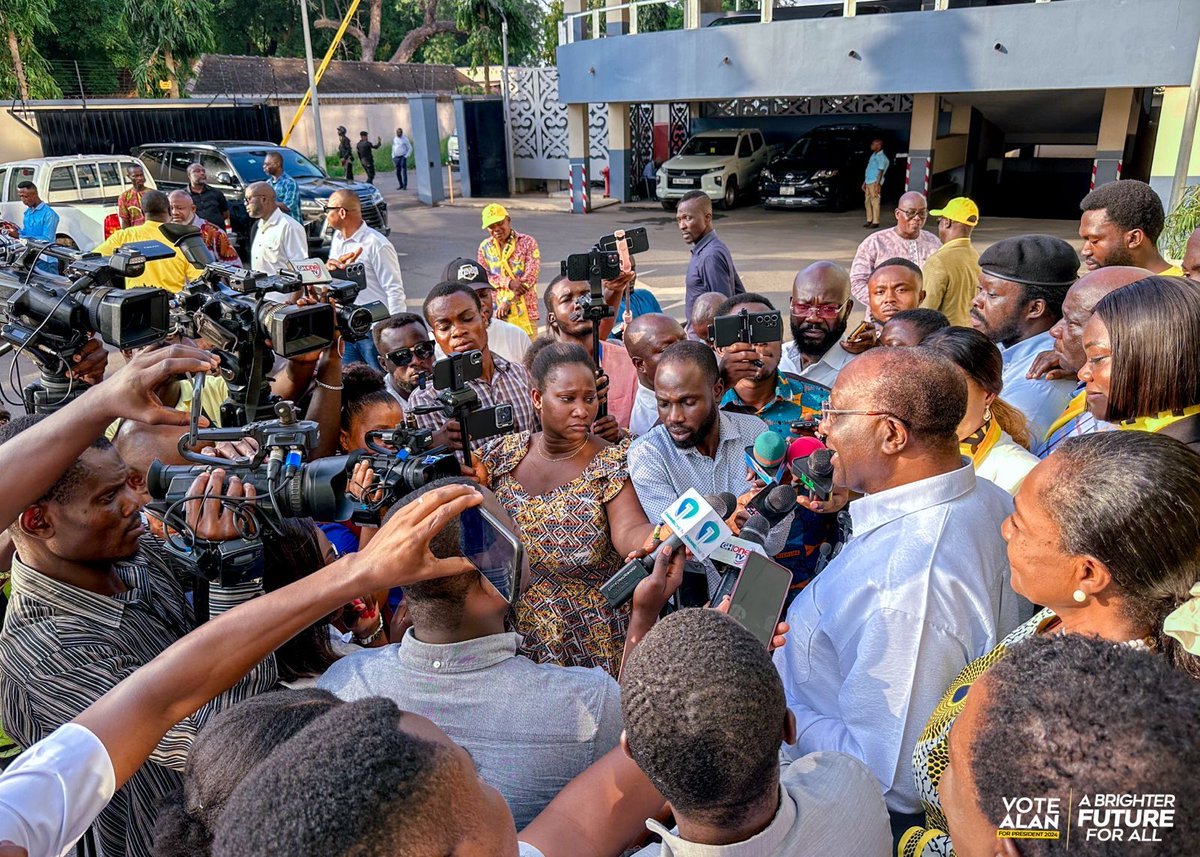 AlanKyerematen's tweet image. 📸 Filing of my Presidential Nomination Forms 

#AlanCash #VoteAlan #CreatingJobs #GhanaWillRiseAgain #MovementForChange