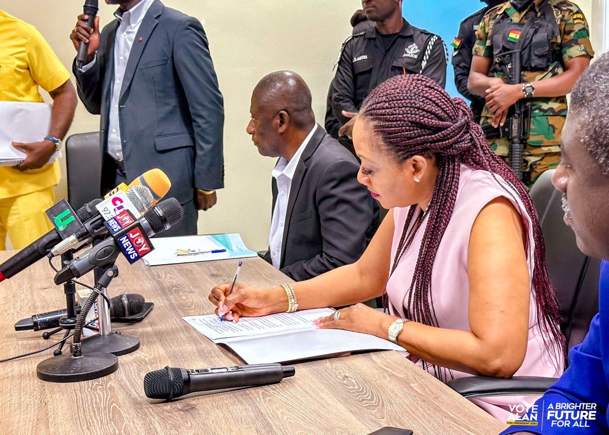 AlanKyerematen's tweet image. 📸 Filing of my Presidential Nomination Forms 

#AlanCash #VoteAlan #CreatingJobs #GhanaWillRiseAgain #MovementForChange