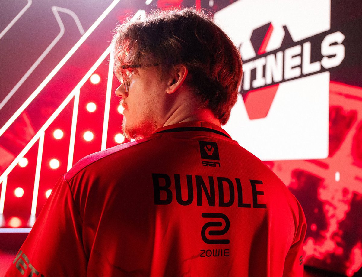 Zellsis's tweet image. From now and til the end of the shop I will be SEN BUNDLE! I need everyone to help me give it one last push. Spam it to your friends, family, reply with text messages to loved ones or even getting your crush to know what it is. 

SPREAD THE WORD SEN BUNDLE!